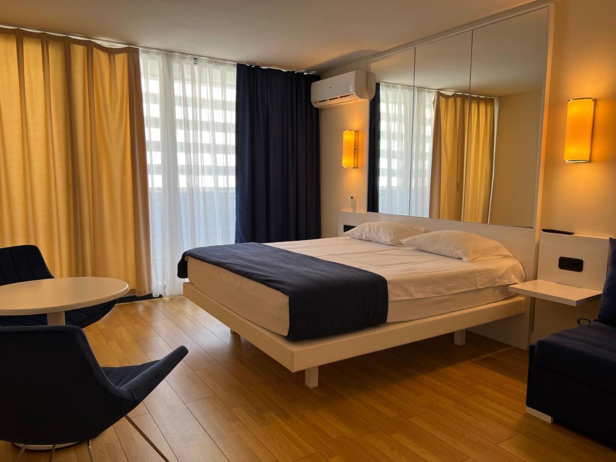 Orbi City Lux Apartment Batumi Exteriör bild