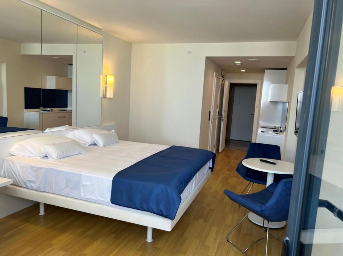 Orbi City Lux Apartment Batumi Exteriör bild